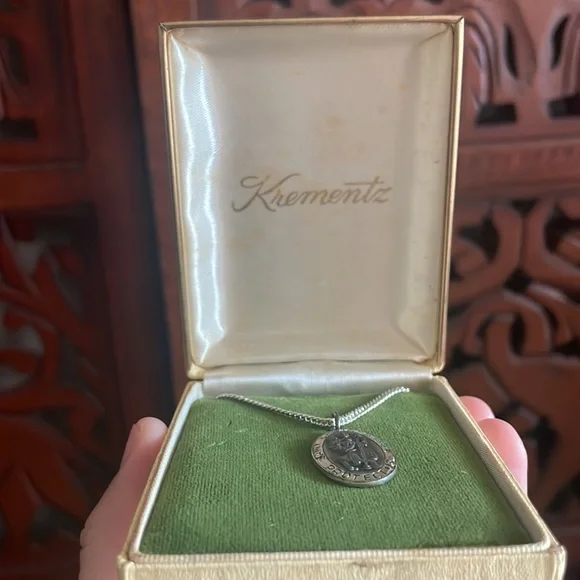 😍sold😍Vintage St Christopher necklace - Picture 3 of 7